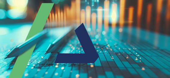 Po transkrypcji, tekst jest poddawany ocenie przy użyciu zaawansowanych algorytmów i dedykowanych modeli oceny. 